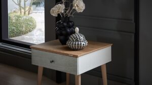 Alternative view of Valencia apupöytä